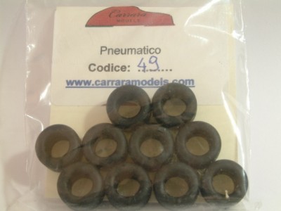 CM-P49 n° 10 Pneumatico in gomma battistrada slick misure DE 15,5 x DI 8,5 x L 10,5 - scala 1:43